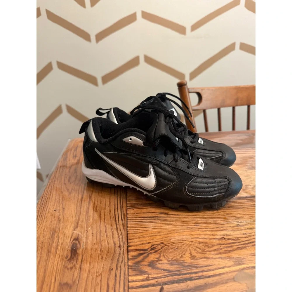 Nike Land Shark Cleats Women 7.5 Black Silver Athletic Softball Shoes 311801-011